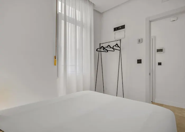 Apartment Lovely & Balcony By Ele